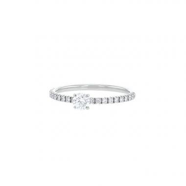 Sortija solitaria Cartier Etincelle en platino y diamantes