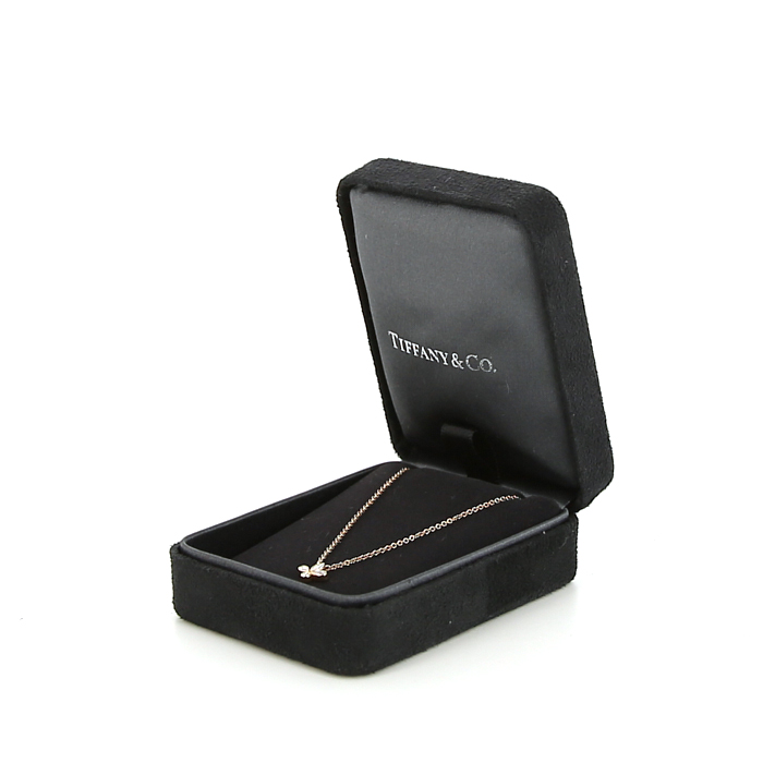 Tiffany 
Co Fleur de Lis necklace in pink gold and diamonds - Detail D2