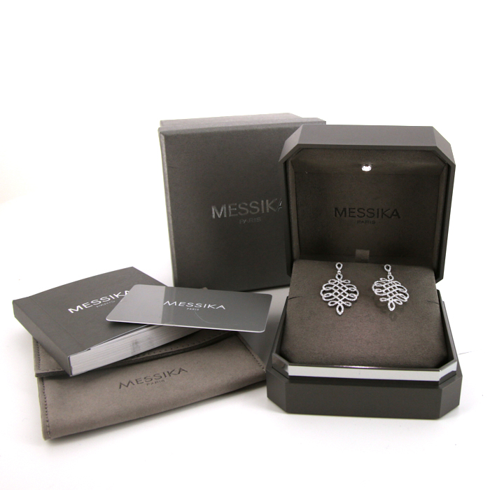Paire de pendants d'oreilles Messika Promess en or blanc et diamants - Detail D2