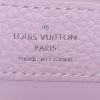 Sac bandoulière Louis Vuitton Capucines en cuir grainé rose-poudre - Detail D4 thumbnail