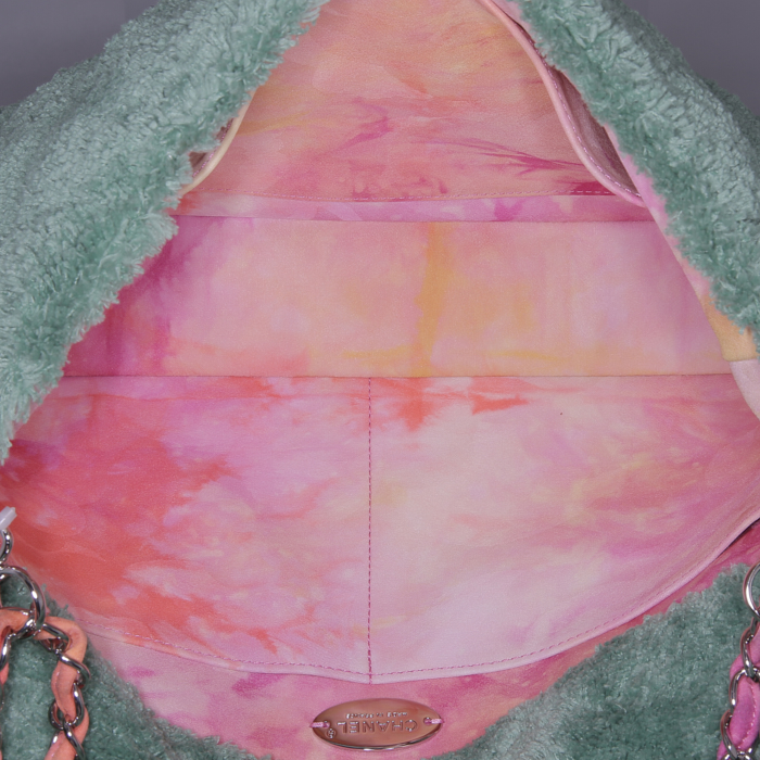 Sac à main Chanel Timeless Maxi Jumbo en tissu-éponge vert et jonc rose - Detail D3