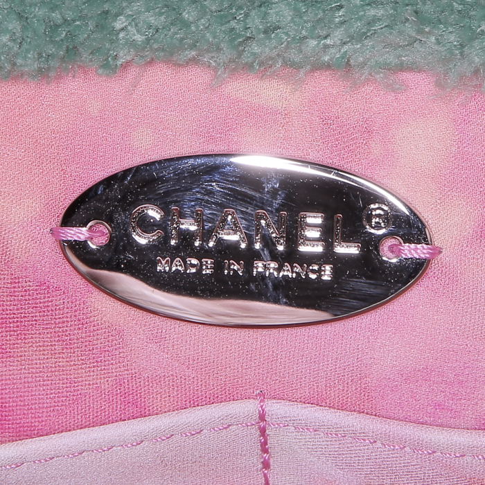 Borsa Chanel Timeless Maxi Jumbo in tessuto di spugna verde e profili rosa - Detail D4