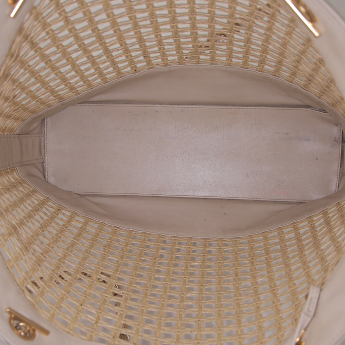 Sac cabas Chanel Grand Shopping en cuir beige et raffia beige - Detail D2