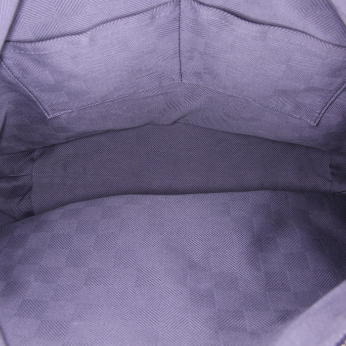 Sac bandoulière Louis Vuitton Mick en cuir grainé gris anthracite - Detail D2