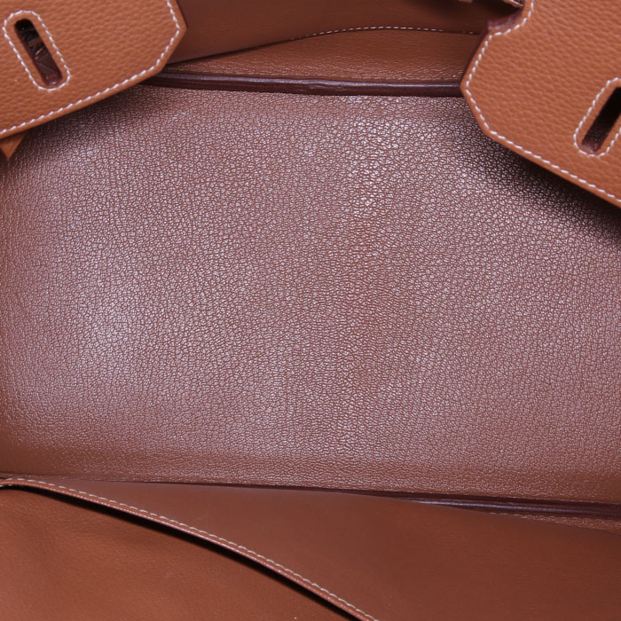 Bolso de mano Hermes Birkin 35 cm en cuero togo color oro - Detail D2