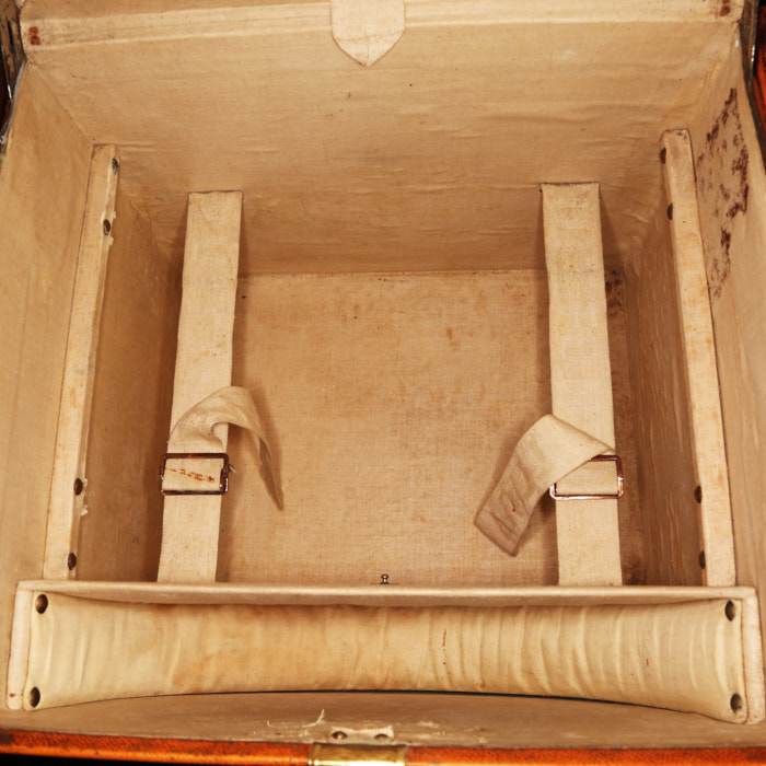 Louis Vuitton Malle à Chapeaux trunk in orange vuittonite and natural leather - Detail D2