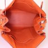 Bolso de mano Hermès Kelly Sport en avestruz naranja - Detail D2 thumbnail