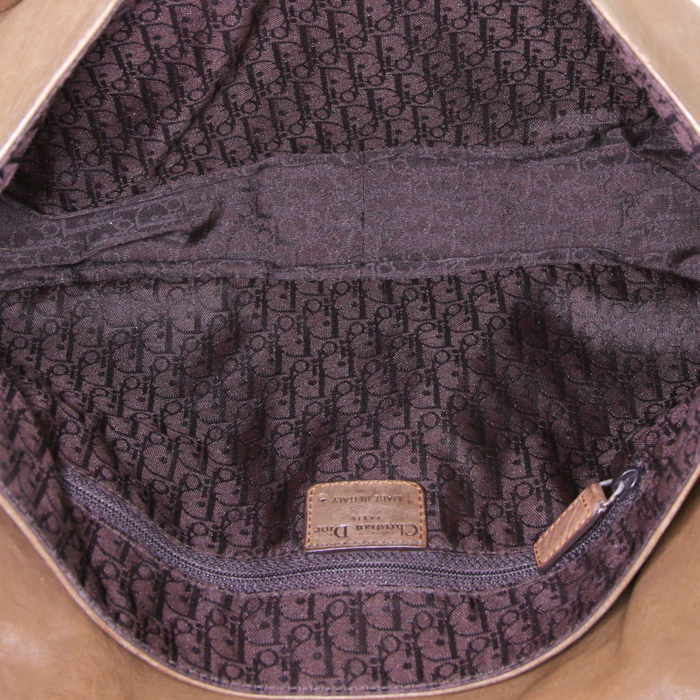 Sac à main Dior Gaucho en cuir marron - Detail D2