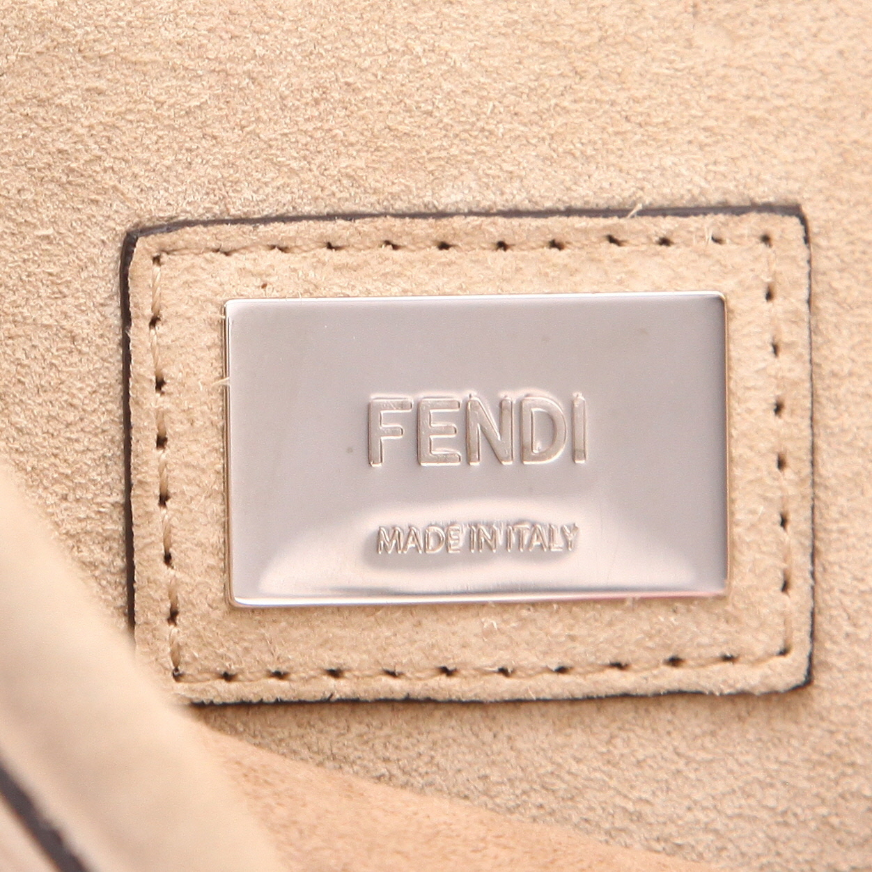 Fendi  Peekaboo medium model  handbag  in beige suede - Detail D2