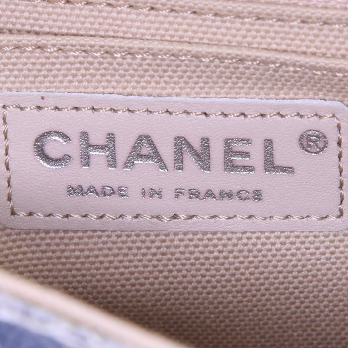 Chanel Timeless handbag in blue denim canvas - Detail D4