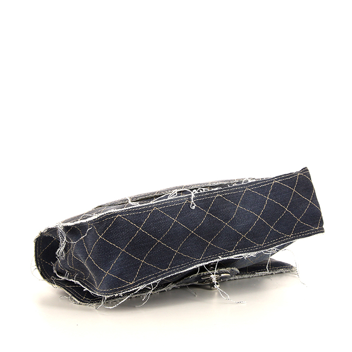 Chanel Timeless handbag in blue denim canvas - Detail D5