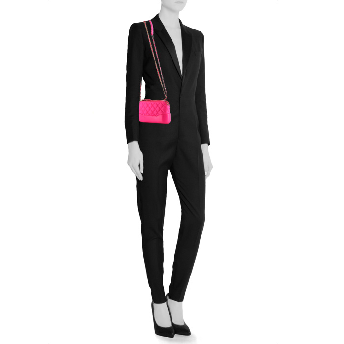 Chanel Gabrielle shoulder bag in pink quilted leather - Detail D1