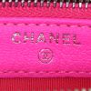 Bolso bandolera Chanel Gabrielle  en cuero acolchado rosa - Detail D4 thumbnail