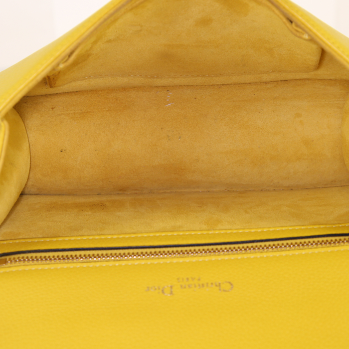 Sac à main Dior Diorama en cuir jaune - Detail D3