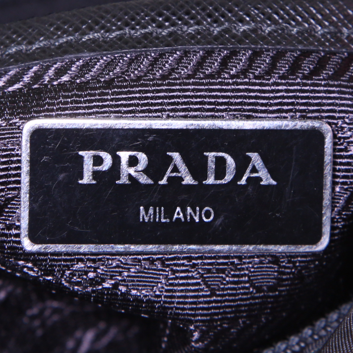 Prada Nylon Messenger shoulder bag in black canvas and orange leather - Detail D3