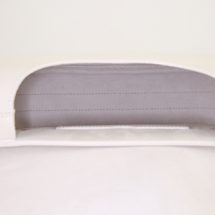 Sac bandoulière Dior Bobby en cuir blanc - Detail D2