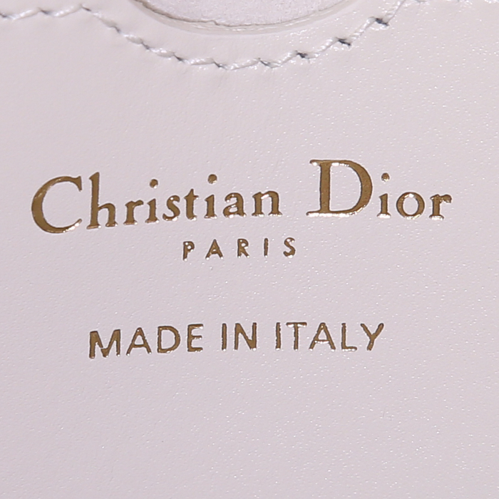 Dior Bobby shoulder bag in white leather - Detail D3