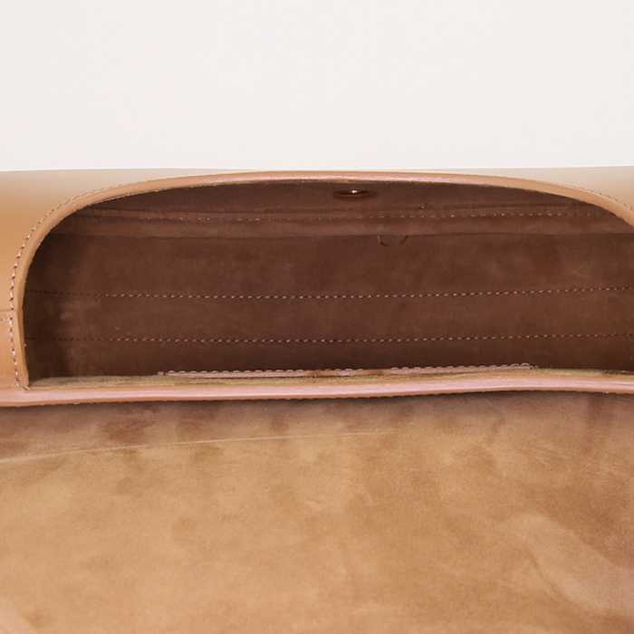 Sac bandoulière Dior Bobby en cuir marron - Detail D2