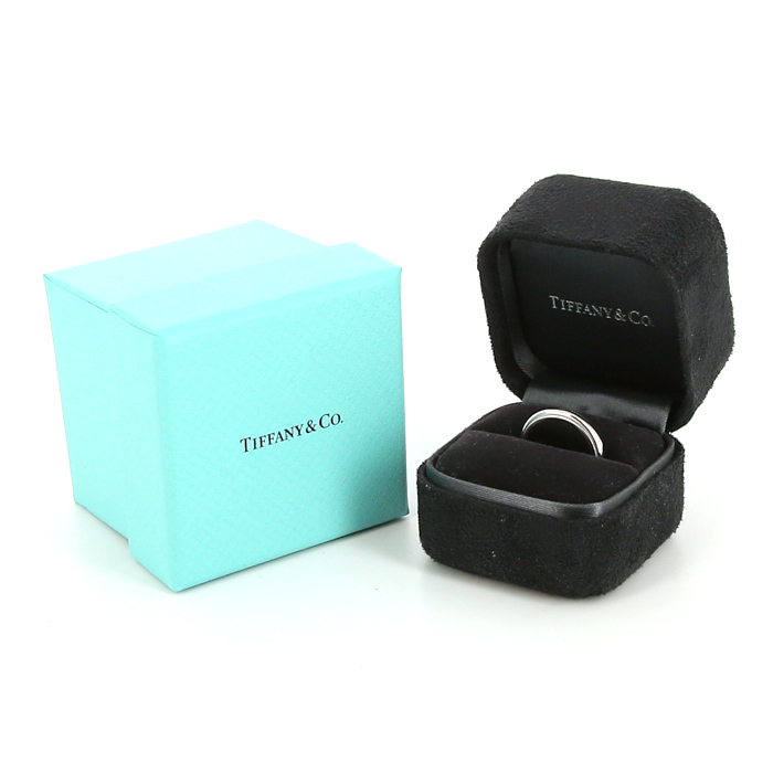 Tiffany 
Co Classic Millegrains wedding ring in platinium - Detail D2