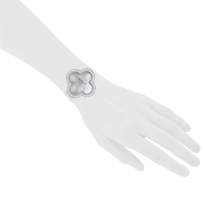 Van Cleef & Arpels Alhambra watch in white gold Circa  2020 - Detail D1
