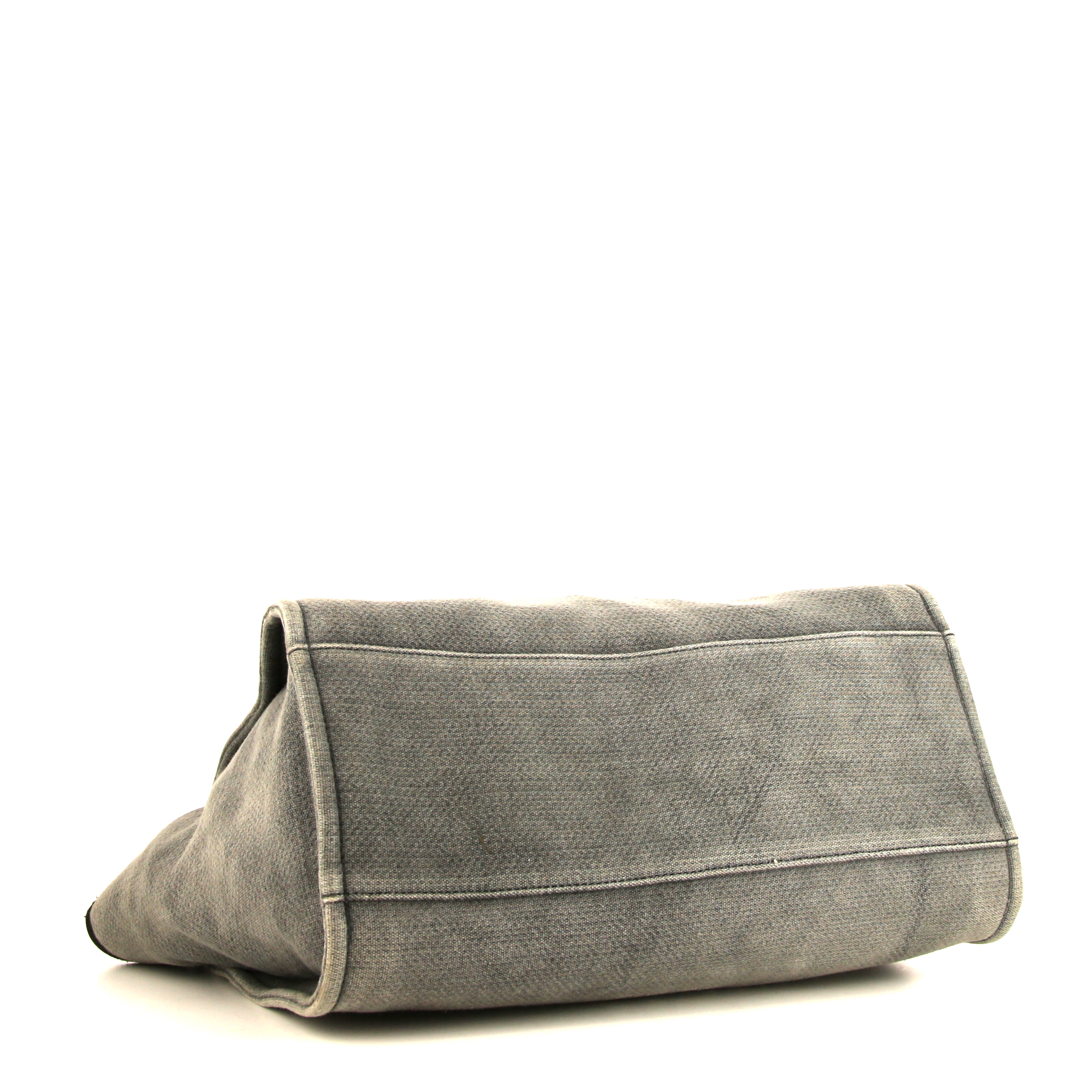 Bolso Cabás Chanel Deauville en lona monogram gris y cuero negro - Detail D5