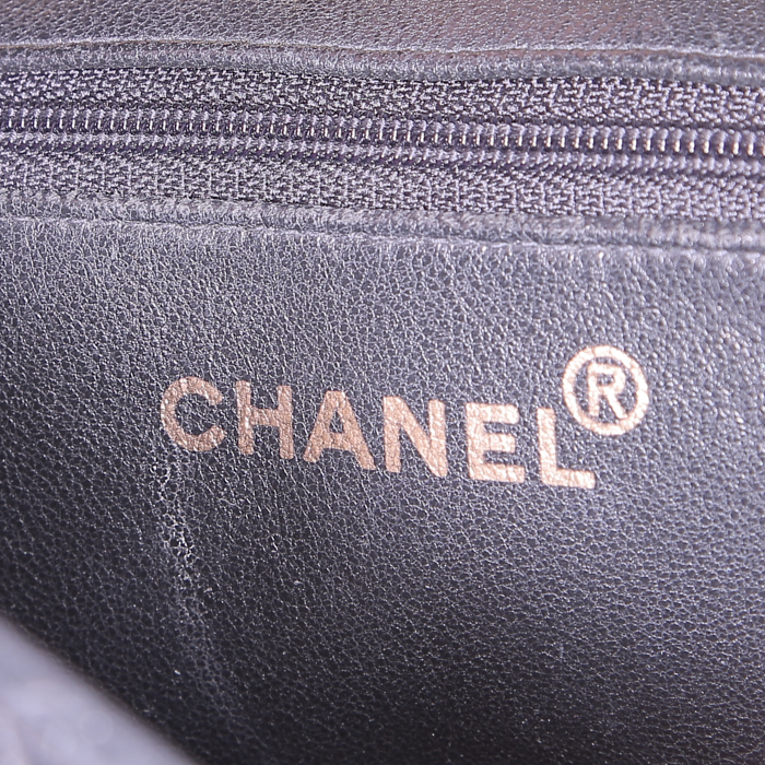 Chanel Medaillon - Bag handbag in black quilted grained leather - Detail D3