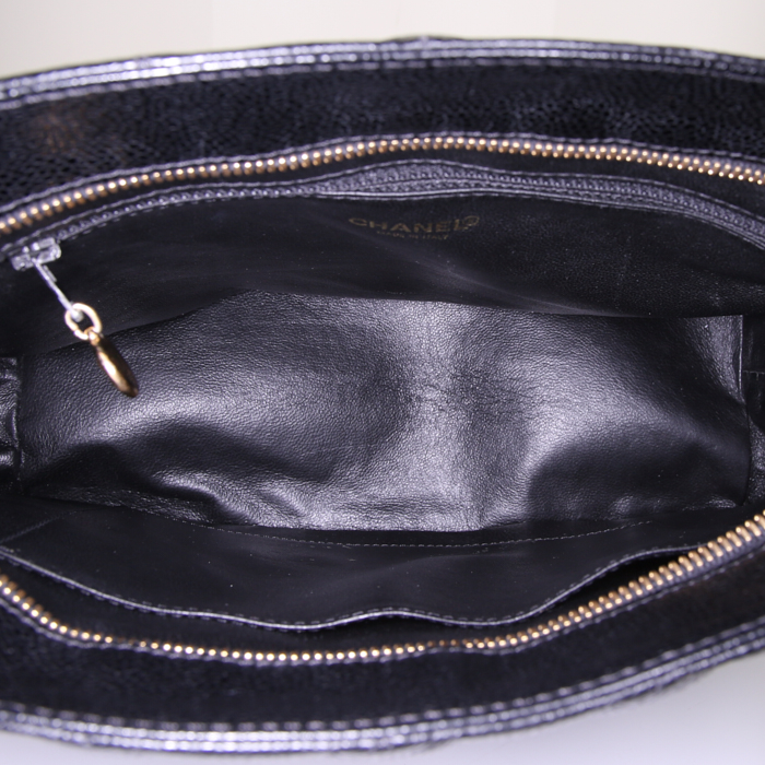 Chanel Medaillon - Bag handbag in black quilted grained leather - Detail D2