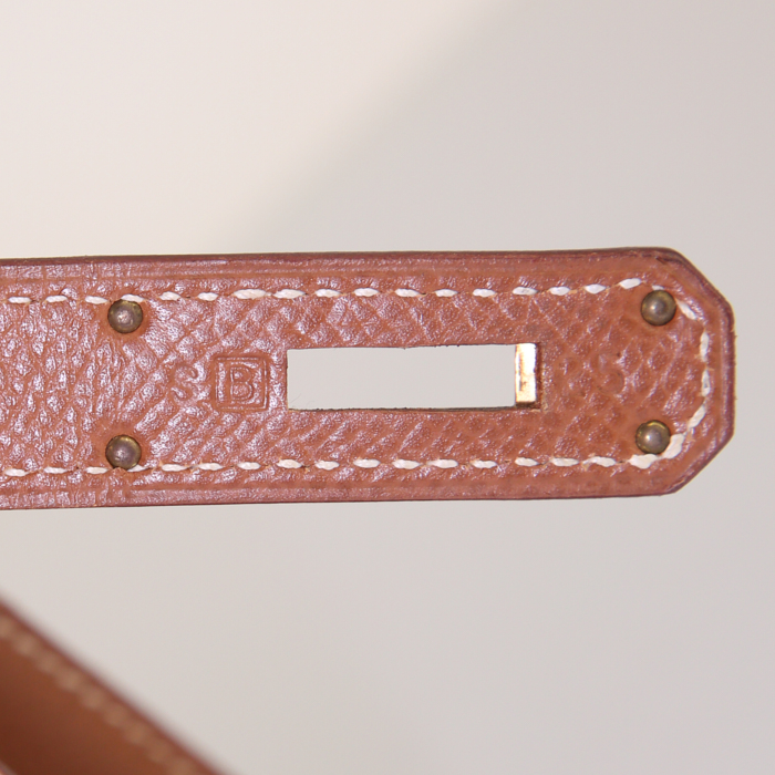 Hermes Kelly 32 cm handbag in gold Courchevel leather - Detail D5