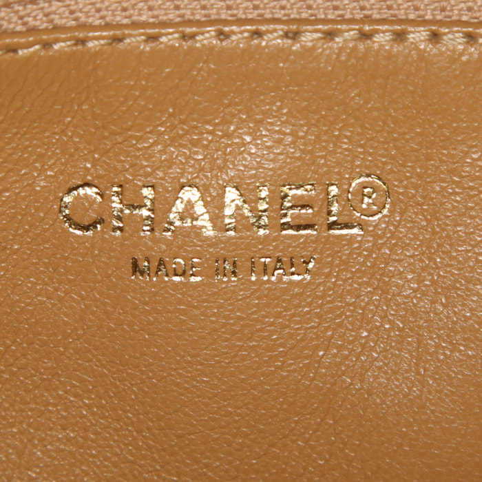 Chanel Medaillon - Bag handbag in beige quilted grained leather - Detail D3