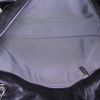 Bolso bandolera Chanel Up In The Air en cuero granulado acolchado negro - Detail D3 thumbnail