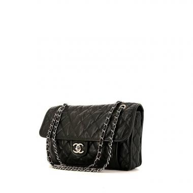 Sac bandoulière Chanel Up In The Air en cuir grainé matelassé noir