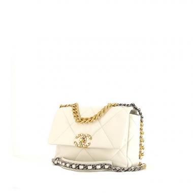 Sac à main Chanel 19 en cuir matelassé blanc