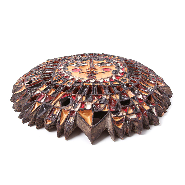 Roland Zobel, Atelier « Les Cyclades », grande sculpture murale « Visage Soleil » en céramique émaillée, signée, des années 1960 - Detail D1