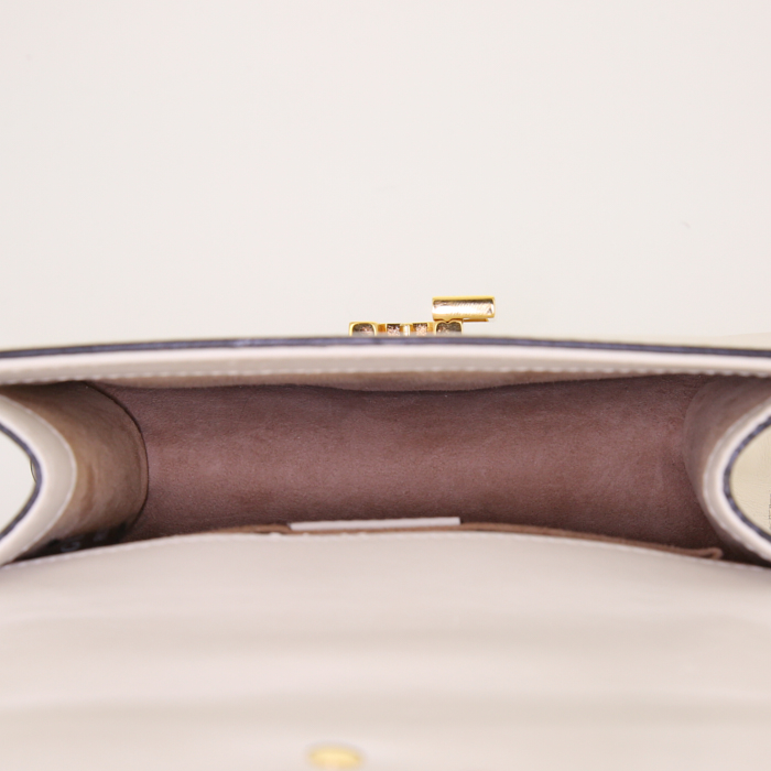 Gucci Sylvie shoulder bag in white leather - Detail D2