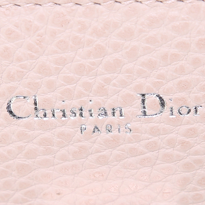 Dior Diorever handbag in beige grained leather - Detail D4