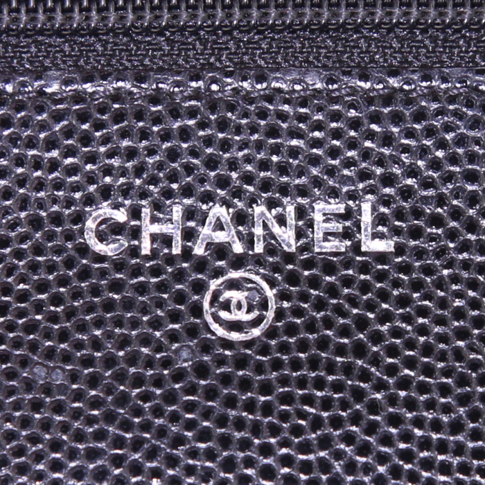 Bolso bandolera Chanel Wallet on Chain en cuero acolchado con motivos de espigas negro - Detail D4
