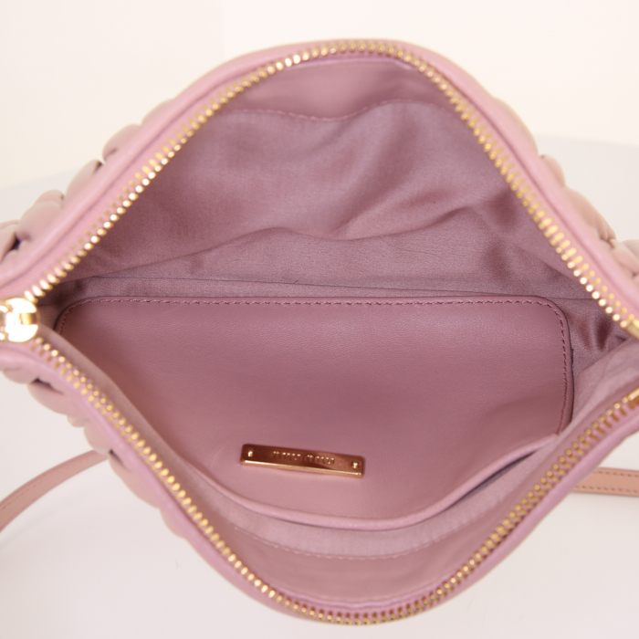 Miu Miu Nappa shoulder bag in pink quilted leather - Detail D3
