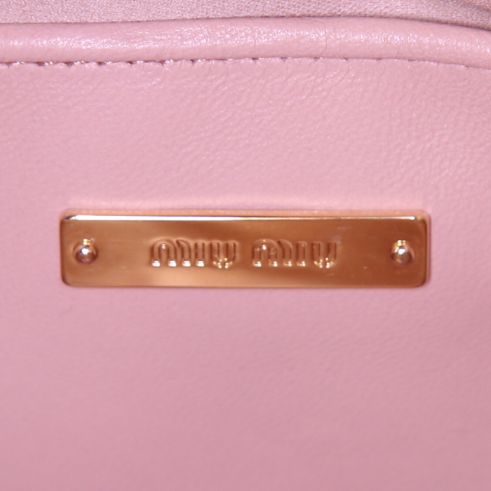 Bolso bandolera Miu Miu Nappa en cuero acolchado rosa - Detail D4