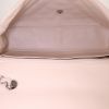 Bolso de mano Chanel Timeless jumbo en cuero granulado acolchado beige - Detail D3 thumbnail