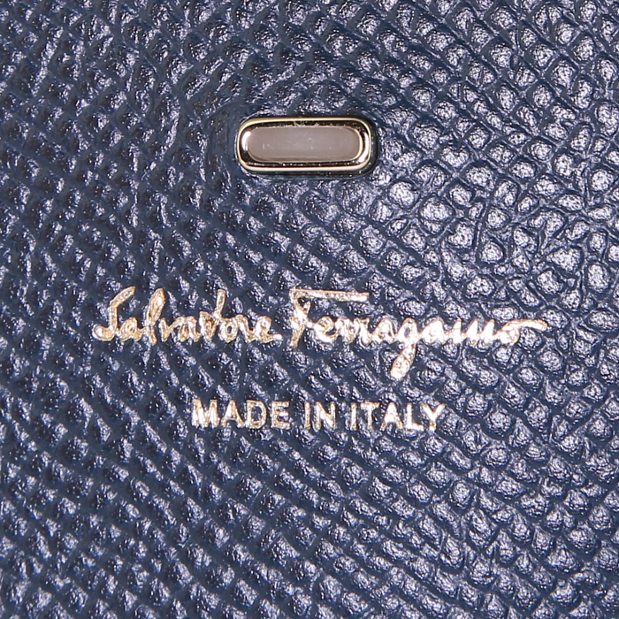 Salvatore Ferragamo Continental handbag/clutch in blue grained leather - Detail D3