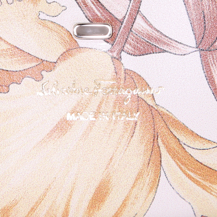 Bolso/bolsito Salvatore Ferragamo Continental en cuero granulado beige y azul - Detail D3