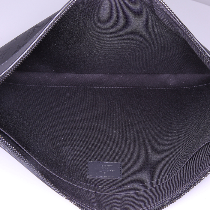 Pochette Louis Vuitton Discovery in pelle monogram Shadow nera e pelle nera - Detail D2
