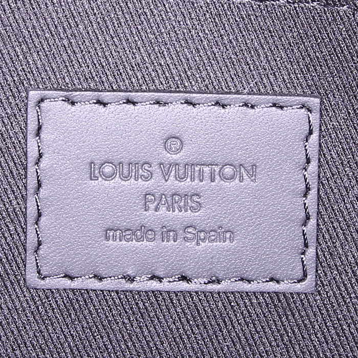 Pochette Louis Vuitton Discovery in pelle monogram Shadow nera e pelle nera - Detail D3