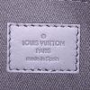 Bolsito de mano Louis Vuitton Discovery en cuero Monogram Shadow negro y cuero negro - Detail D3 thumbnail