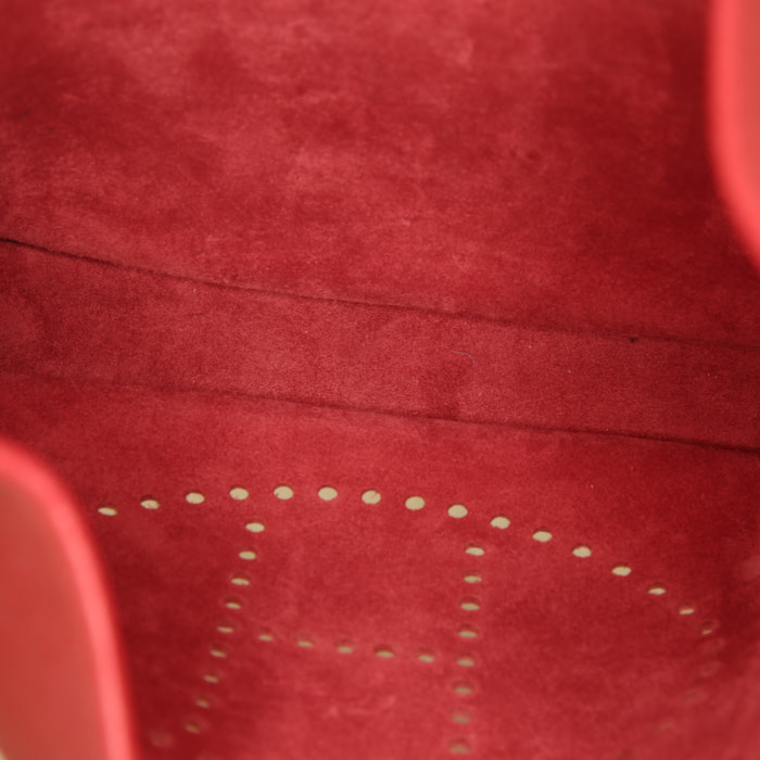 Borsa a tracolla Hermes Evelyne modello grande in pelle taurillon clemence rossa - Detail D2