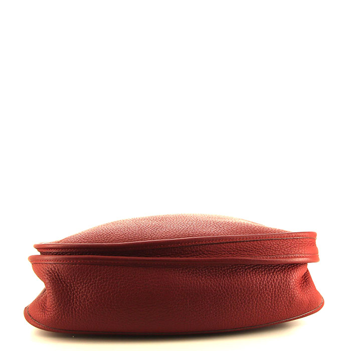 Sac bandoulière Hermes Evelyne grand modèle en cuir taurillon clémence rouge - Detail D4