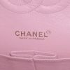 Bolso de mano Chanel  Timeless Classic en cuero acolchado rosa - Detail D4 thumbnail