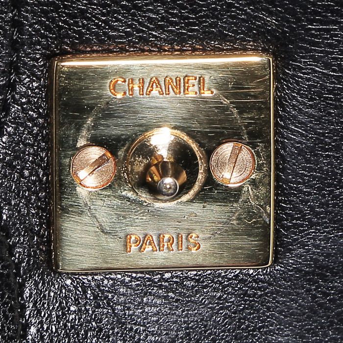 Bolso de mano Chanel  Mademoiselle en cuero acolchado negro - Detail D3