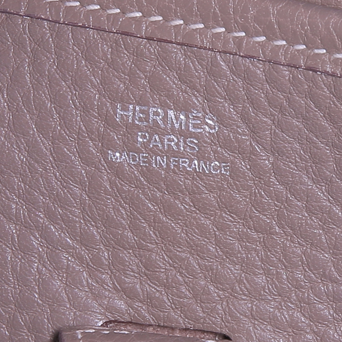 Hermes Evelyne small model shoulder bag in etoupe togo leather - Detail D3