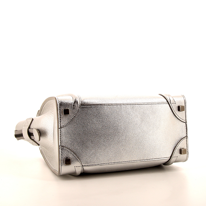 Celine Luggage Micro handbag in silver leather - Detail D4